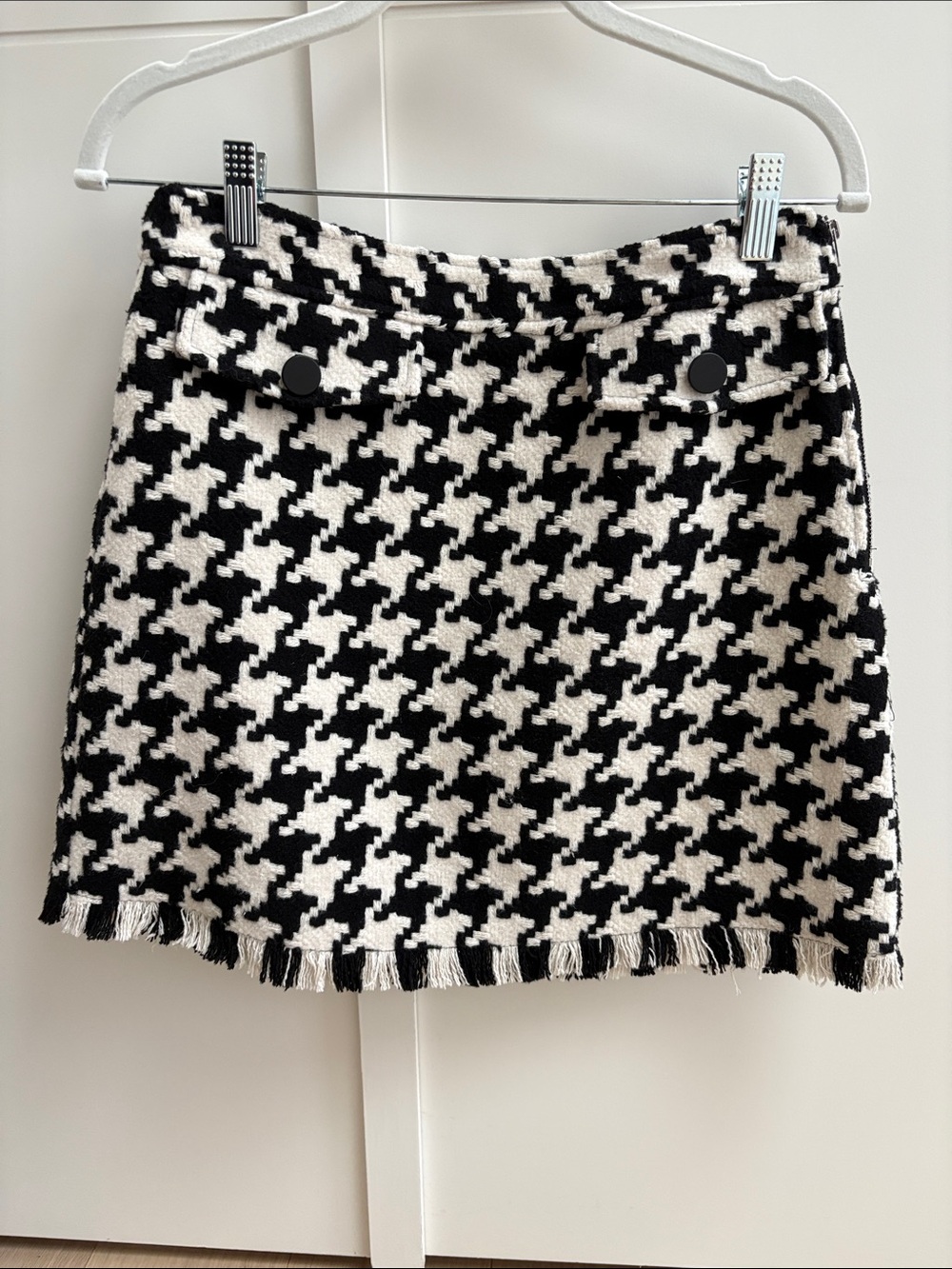 Grey Lab Black & White Woven Knit Houndstooth Fringe Hem Mini Skirt